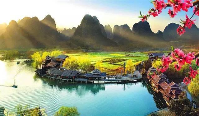 听取“金点子” 现场频回应