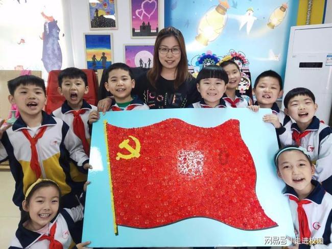 冯提莫出席活动生图曝光，这腿短的离谱，身材再引发热议