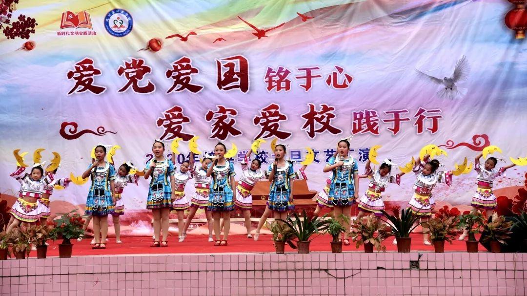 张佳宁新剧《小城故事多》开播，饰演音乐才女穆笛