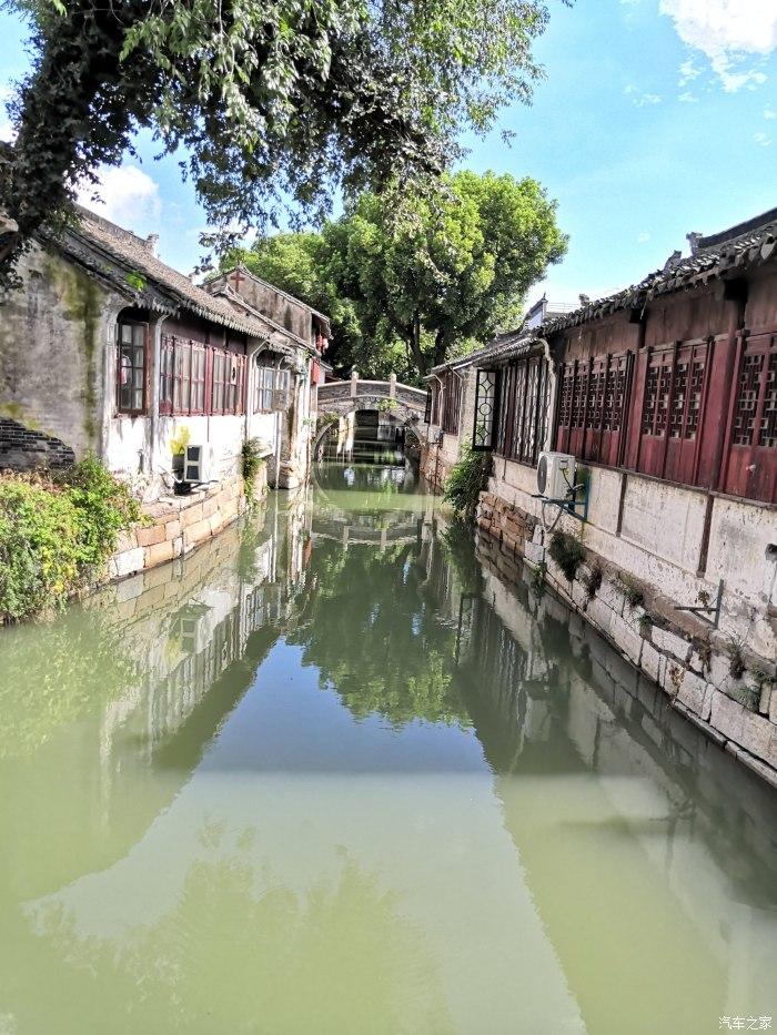 飞机上乘客突发疾病 第一直博的厦大学生挺身而出
